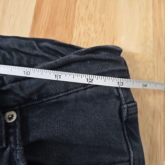 AGOLDE Toni Mid Rise Straight Jean‎ in Feral Washed Black Raw Hem Womens Size 26 - Picture 6 of 12